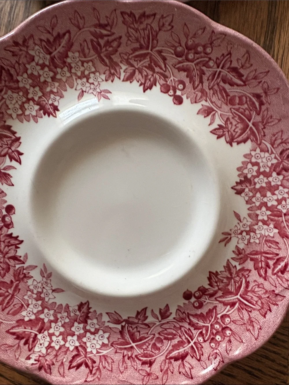 Romantic England Red (Round, Dishwasher Safe Mark) by J & G MEAKIN
